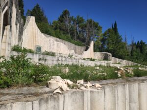 Devastacija Partizanskog spomen-groblja u Mostaru