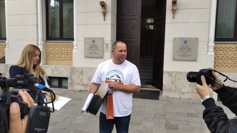 Gradska-vijecnica-Grad-Mostar-AbrasRadio-Nikola-Roncevic