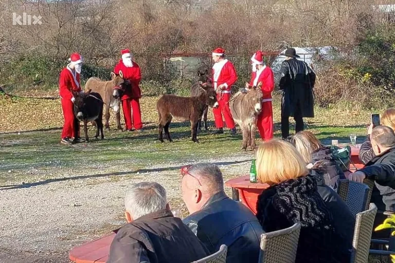Čapljina organizira utrke Djeda Mrazova na magarcima iz cijele BiH