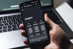 Znanstvenici uhvatili ChatGPT da "halucinira" informacije o raku dojke te da koristi nevažeće preporuke