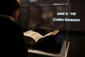 Tisuću godina stara Biblija prodana za 38,1 milion dolara