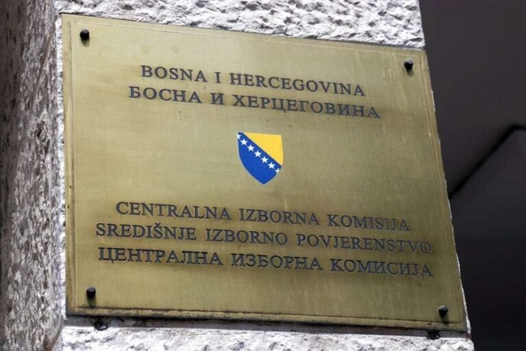 Kasni elektronska oprema za izbore