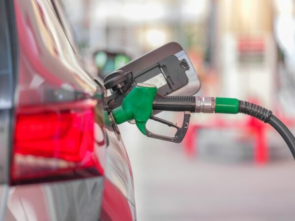 Točenje goriva na benzinskoj pumpi