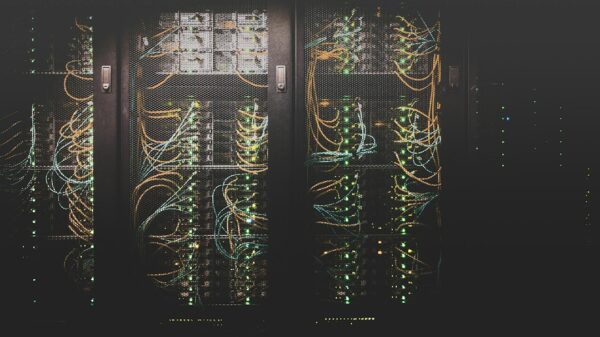 Serverski ormari i mrežna oprema u data centru