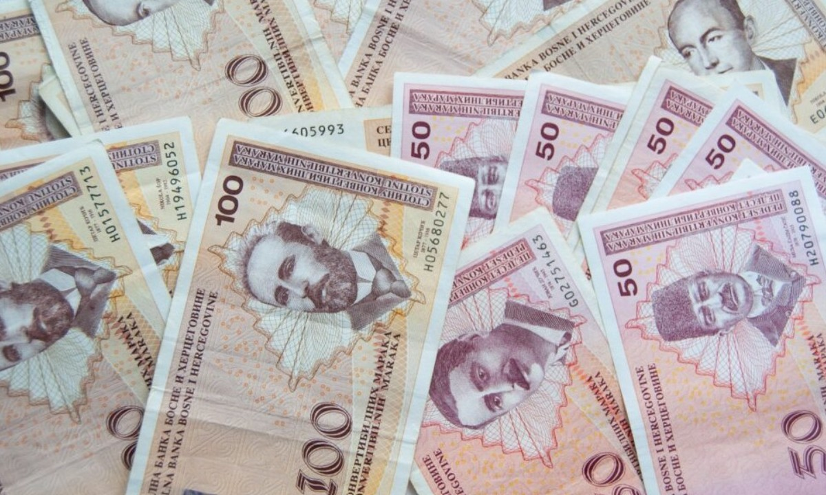 Primanja parlamentaraca u BiH s naknadama dosežu do 8.500 KM mjesečno